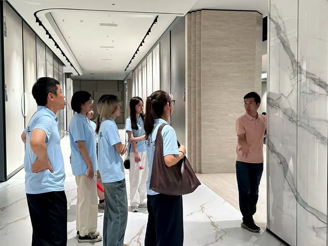 科技賦能文化傳承 2025暑期“三下鄉(xiāng)”AIG-ACTeM創(chuàng)新設(shè)計(jì)工作營探訪東莞唯美陶瓷